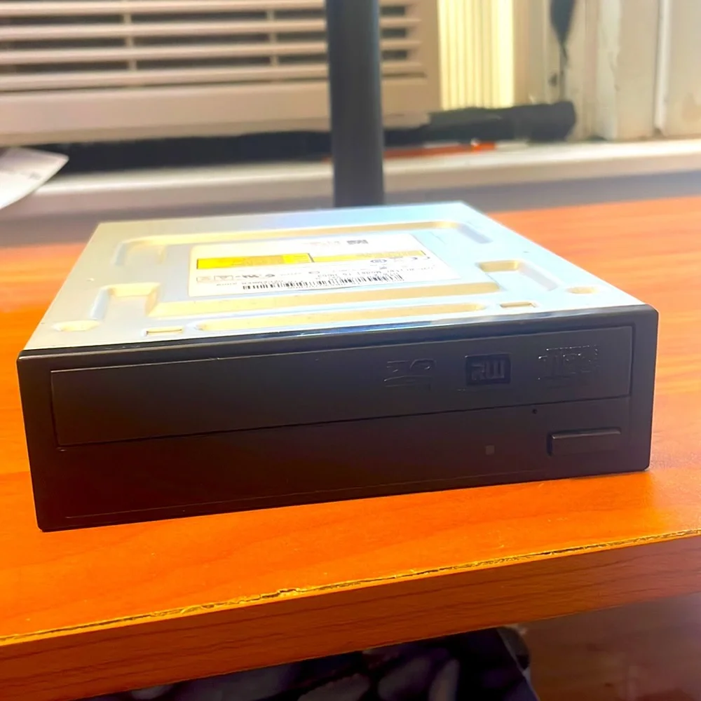 A dvd disk reader for pc does not light up